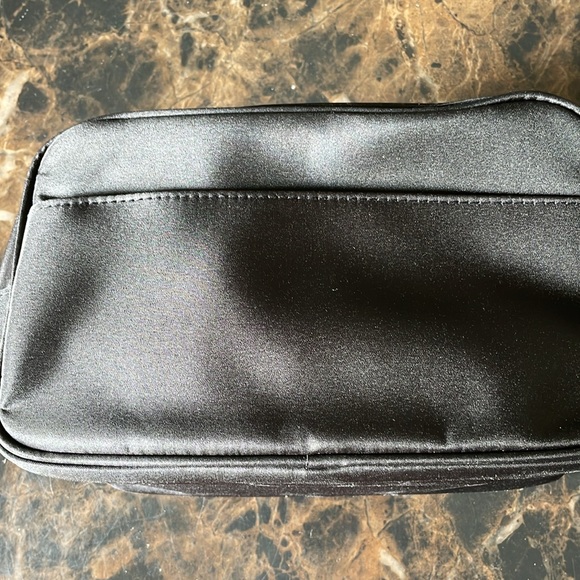 NEW! Milani Black and Gold Cosmetics Makeup Travel Bag - Picture 13 of 13